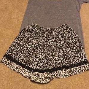 Black and white print flowy shorts